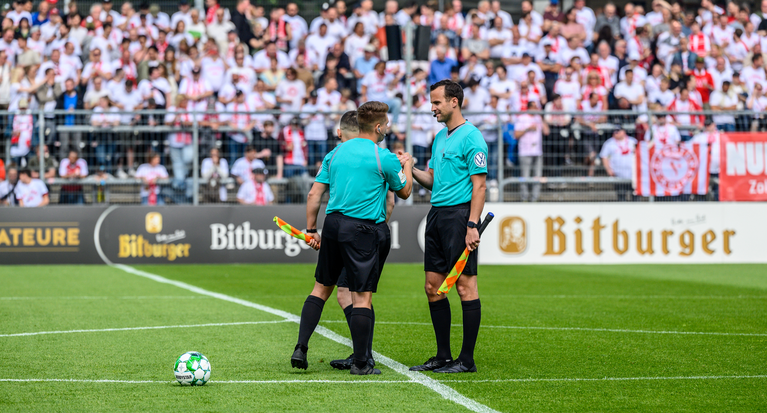 Barometer-Umfrage: Schiedsrichter*innen im Amateurfußball