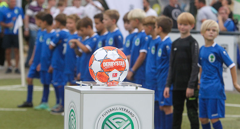 FVM-Saisoneröffnung der Herren: Toni Schumacher macht Kick-off beim Bonner SC gegen FC Hennef 05