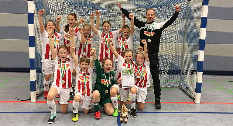 Norbert-Petry-Hallenpokal der E-Juniorinnen: 1. FC Köln gewinnt