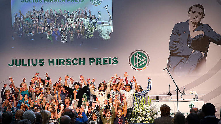 Bis zum 30. Juni für den Julius Hirsch Preis bewerben!